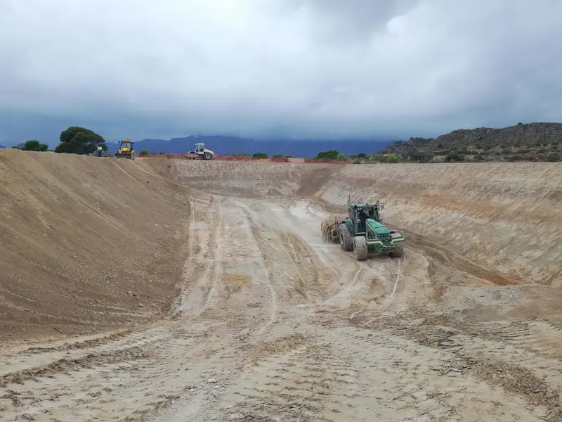 Movimiento de tierras para el vaso del embalse